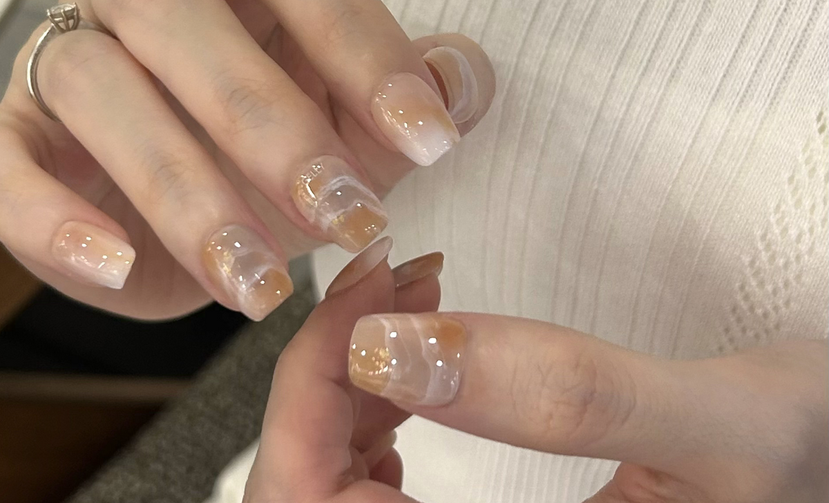 Glue Sticker vs. Solid Glue Gel: How to Choose? A Must-Read Guide for Press-On Nail Lovers
