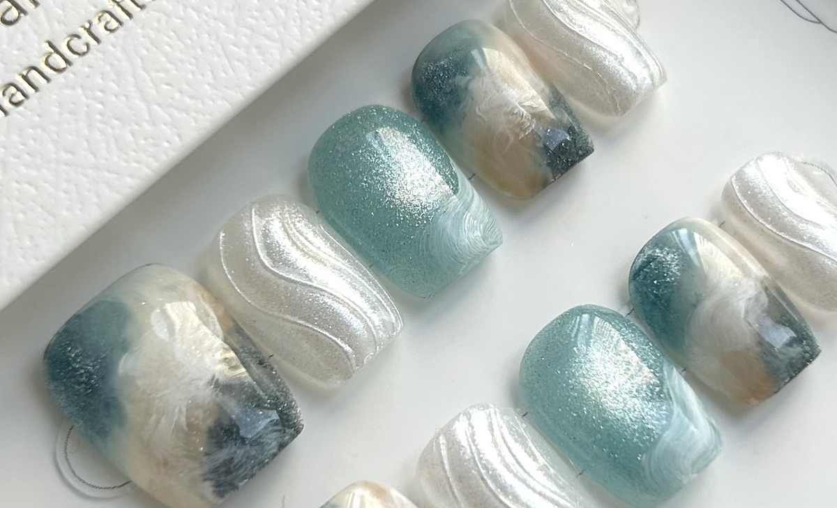 Gel Nail Stickers vs. Press-On Nails: Which Manicure Method is Right For You?