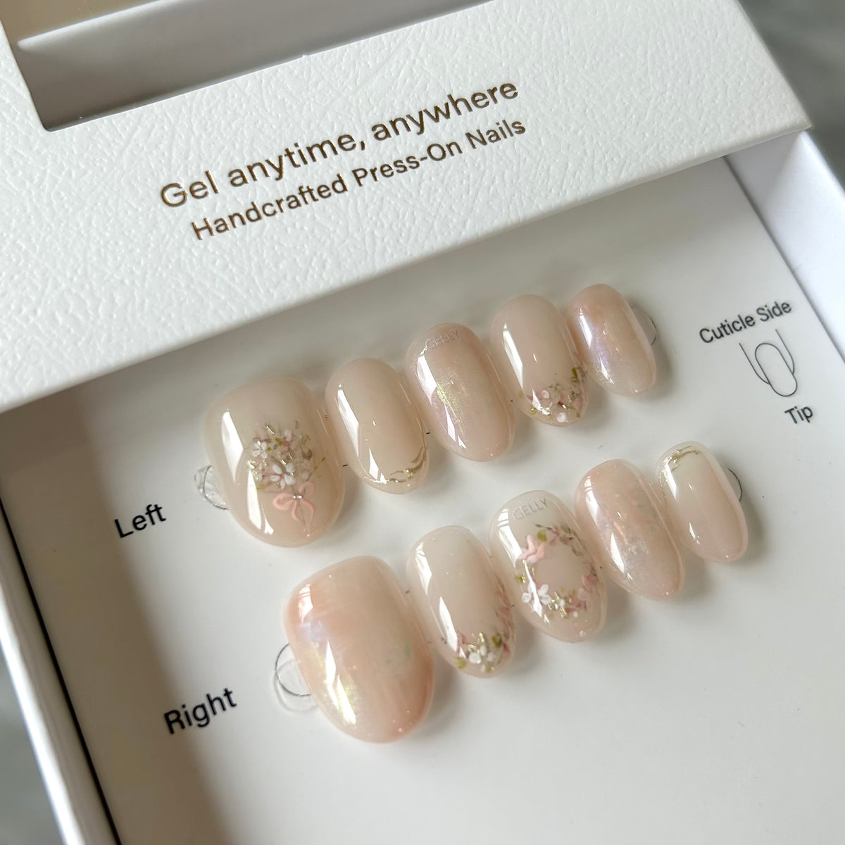 Set of GELLY press-on nails with floral designs