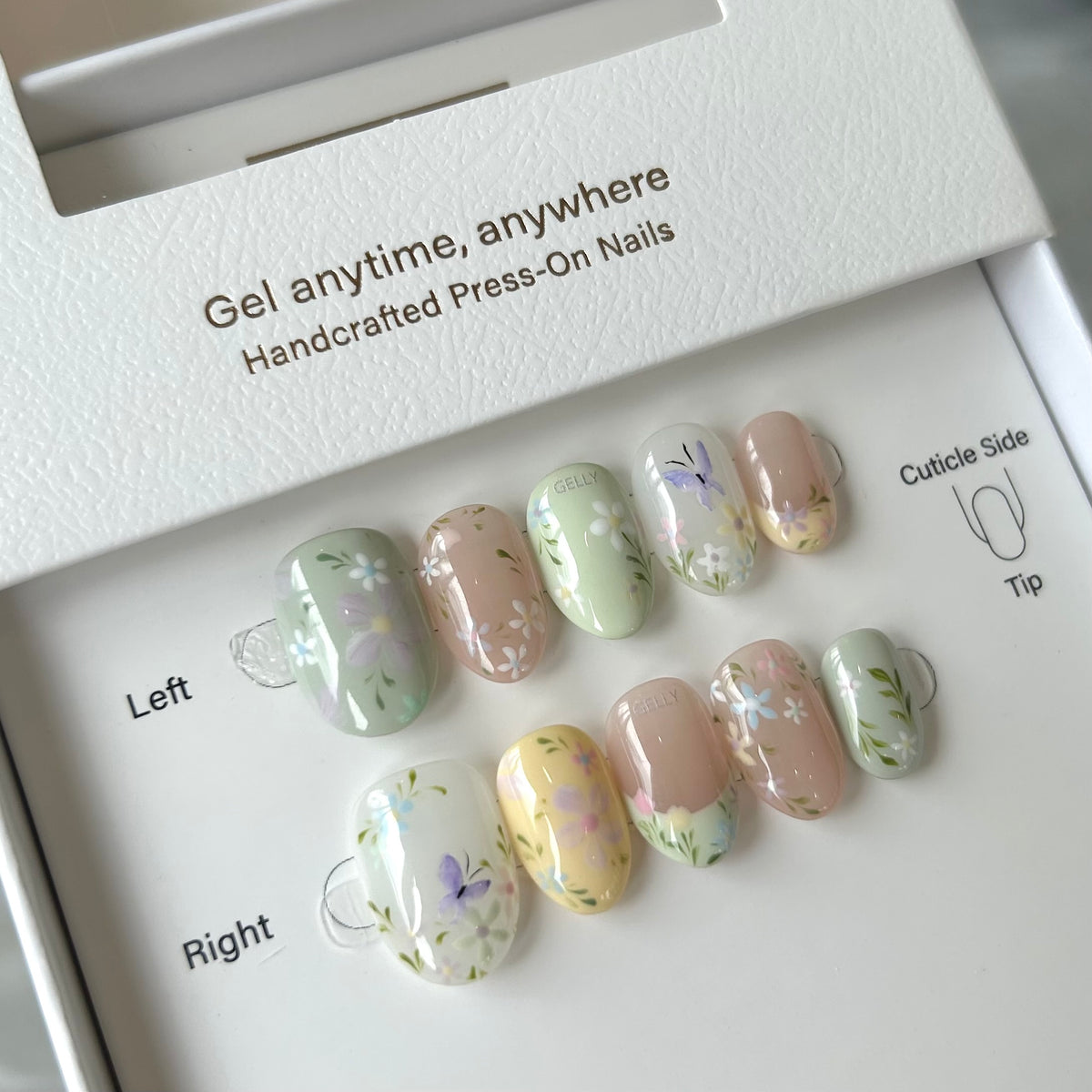 Set of GELLY press-on nails with floral designs