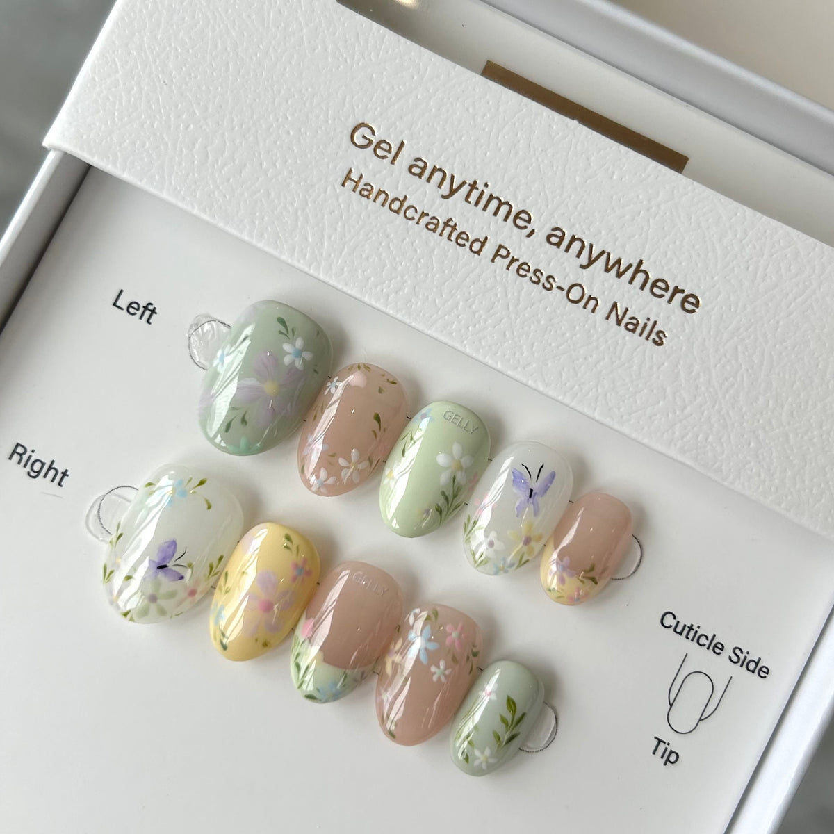 Set of GELLY press-on nails with floral designs