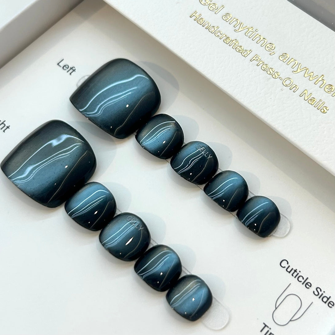 Set of black and gray marbled press-on nails in a box with text.