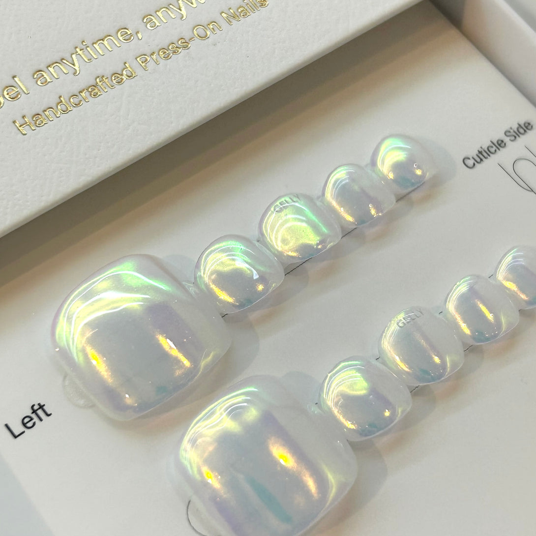 Set of press-on nails with a glossy finish on a branded box.