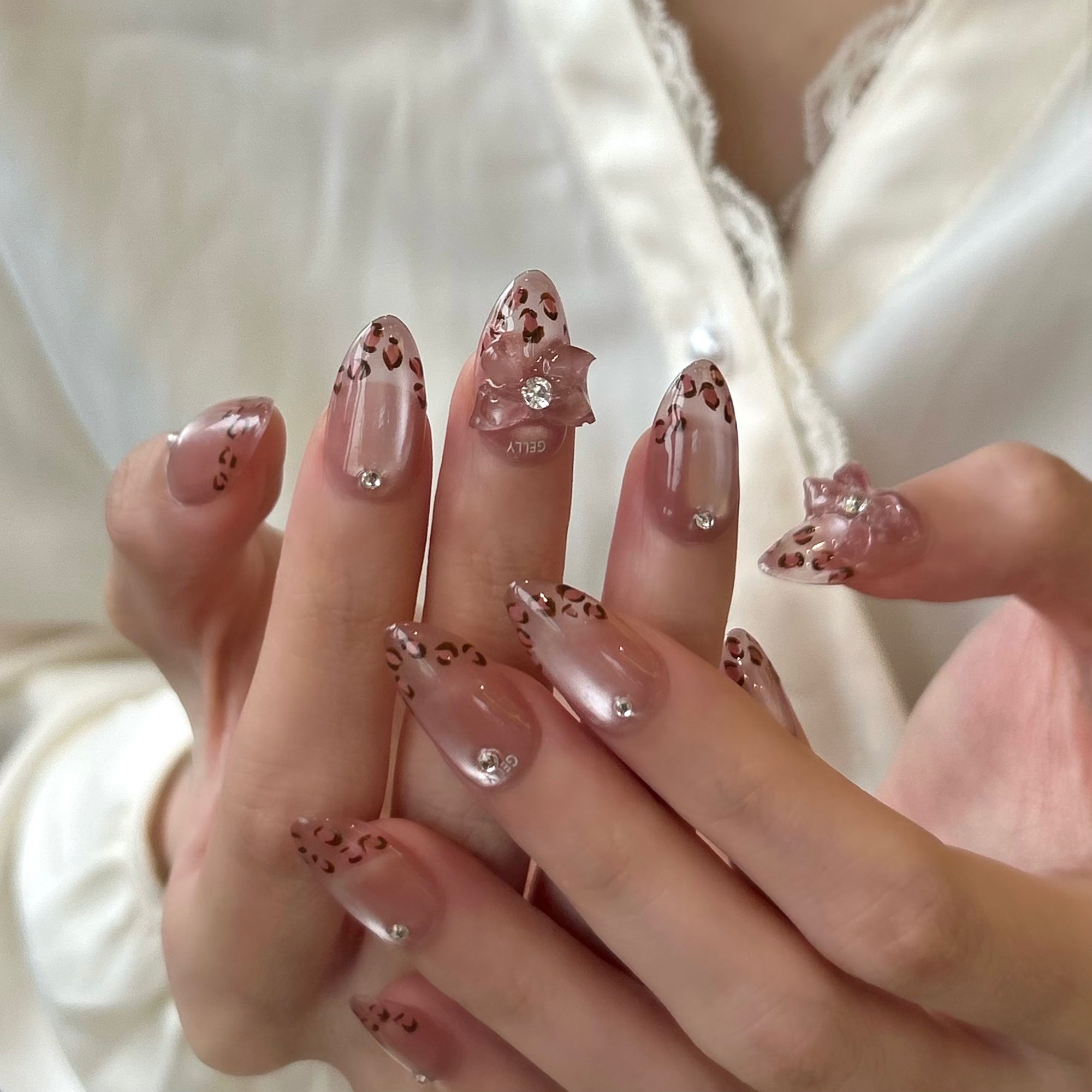 pink press on nail Singapore, 粉紅色穿戴甲